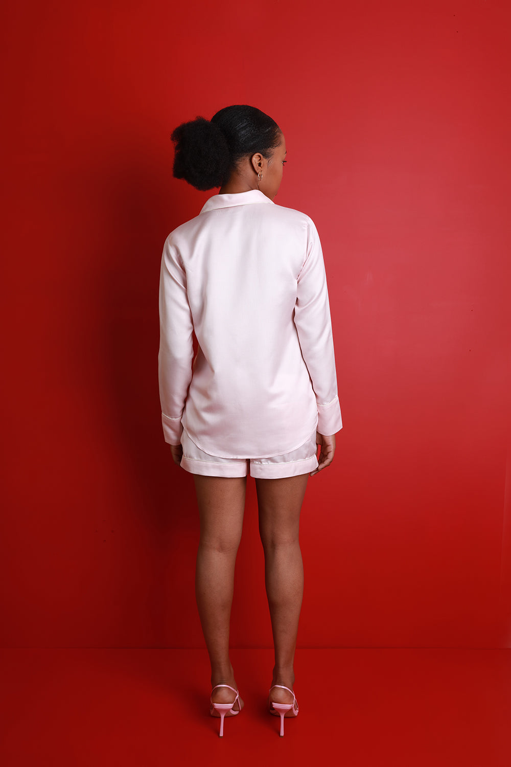 Mulberry Silk Long Sleeved Shorties Pyjamas - Chennai Pink. Please note that pieces purchased in our Archive Sale can't be refunded. We are happy to offer you an exchange, if we have the stock available or a credit note.