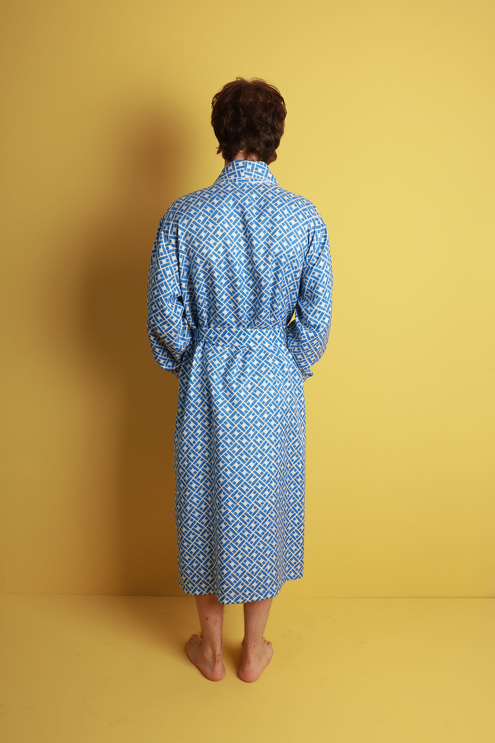 Men's Mulberry Silk Robe - Leh Sapphire. Please note that pieces purchased in our Archive Sale can't be refunded. We are happy to offer an exchange, if we have the stock available or a credit note.